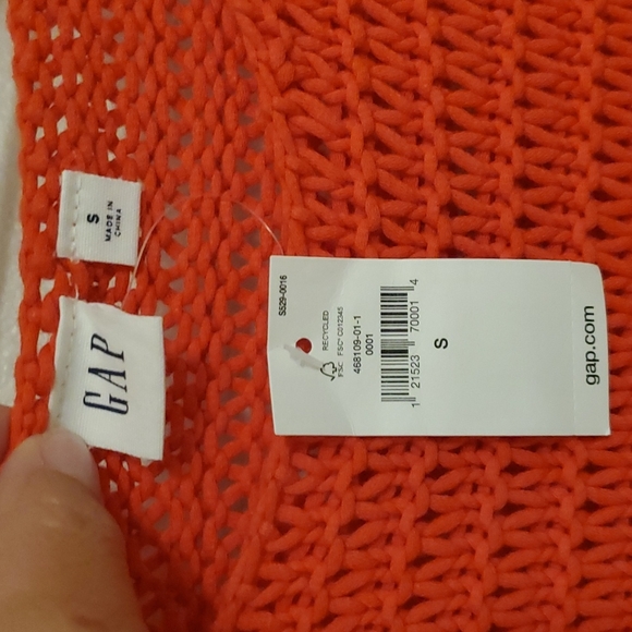 GAP sweater- NWT - Picture 2 of 3